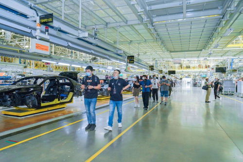 揭秘中国汽车智造 极能探秘 进阶之旅 媒体探访张家口领克工厂