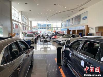 重庆汽车销售门店推出花样“感恩礼”致敬防疫工作者