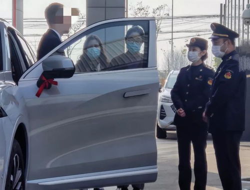 金山一女子喜提新车三个月又再次提车,为啥