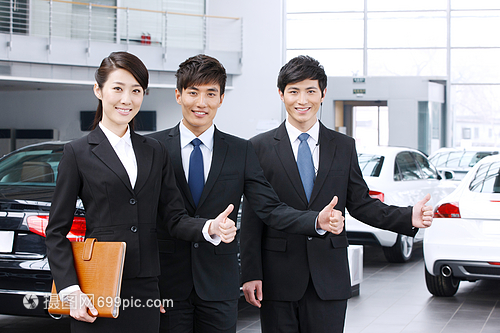 专业汽车销售人员的核心素养 精准选择与配件推荐